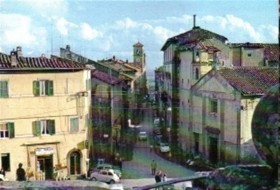 Piazza Romei e chiesa di S. Rocco oggi Sacrario dei caduti Piazza Romei e chiesa di S. Rocco oggi Sacrario dei caduti