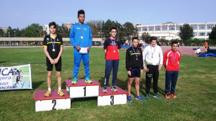 Premiazione Eddy nel salto in lungo
