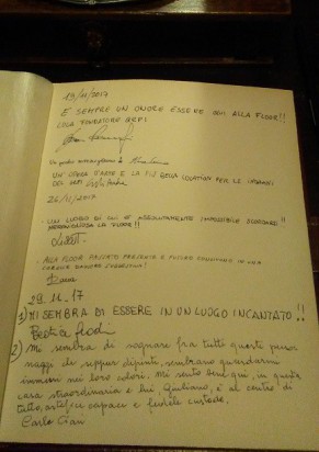 Il libro dei commenti alla Floorcastles House Il libro dei commenti alla Floorcastles House