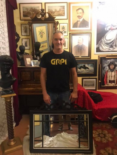 Luca Rinzafri G.R.P.I. fotografato con il nostro famoso specchio Luca Rinzafri G.R.P.I. fotografato con il nostro famoso specchio